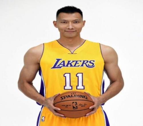 易建联什么时侯进入CBA，易建联在CBA的年薪是多少