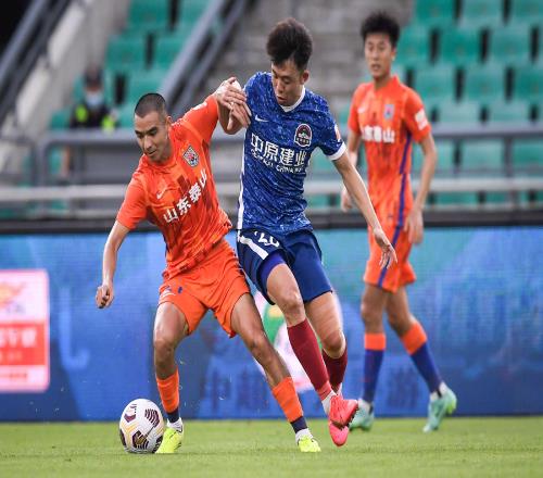 中超战报：山东2-0击败河南重回榜首，费莱尼、郭田雨破门