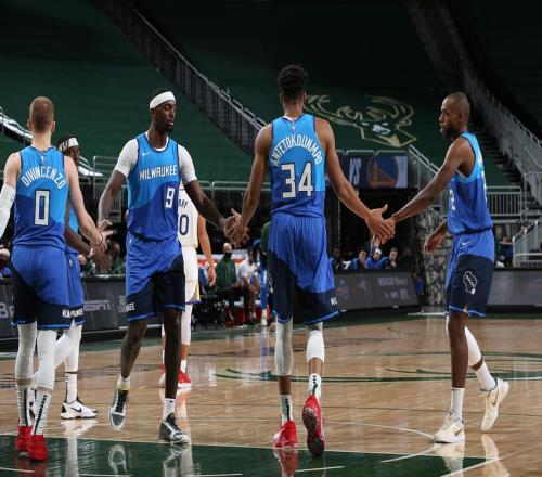 雄鹿vs勇士NBA赛果：米德尔顿31分,勇士大比分惨败