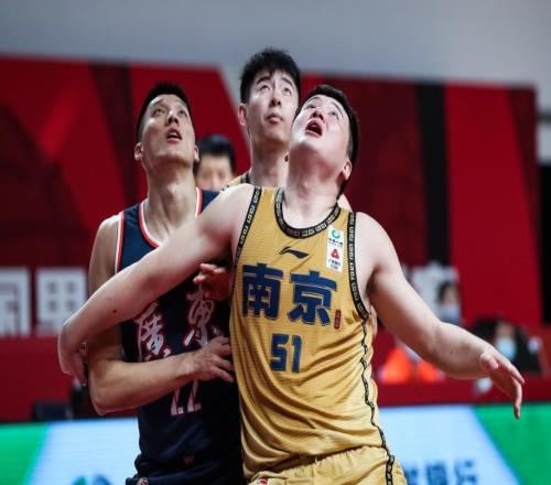CBA赛事分析：深圳VS南京，鱼腩部队同曦难求一胜