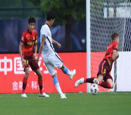 中超战报：河北1-0战胜大连人，董岩峰染红