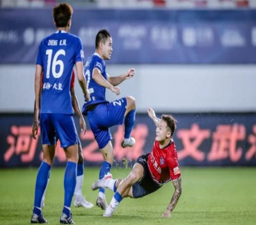 中超战报：沧州1-1遭重庆绝平，谢鹏飞、张校分别建功