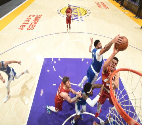 NBA回顾：湖人逆转掘金，詹姆斯27+10+10迎来了里程碑