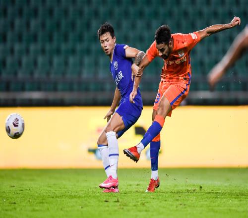 中超战报：山东泰山2-1沧州雄狮夺赛区第一，郭田雨双响