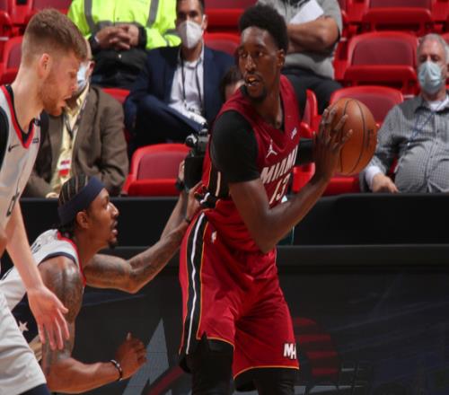 NBA前瞻：尼克斯VS热火，尼克斯面对低迷的热火会错失良机吗