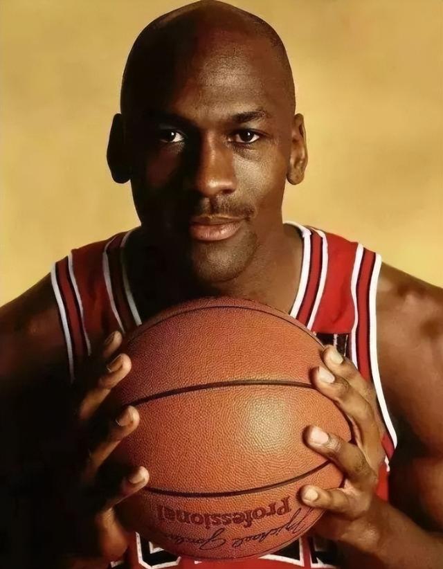 韦斯特：NBA75年，真正进攻技术出色的球员只有3个人。1人勉强算
