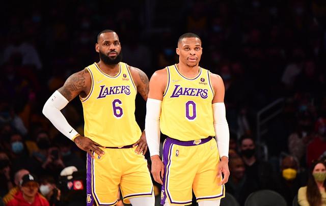 今日！NBA战8场，字母哥率雄鹿VS马刺？央视直播库里领衔勇士出战