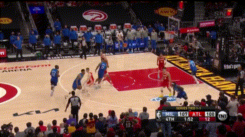 正在直播NBA东决G3：特雷杨开场火热 雄鹿领先10分