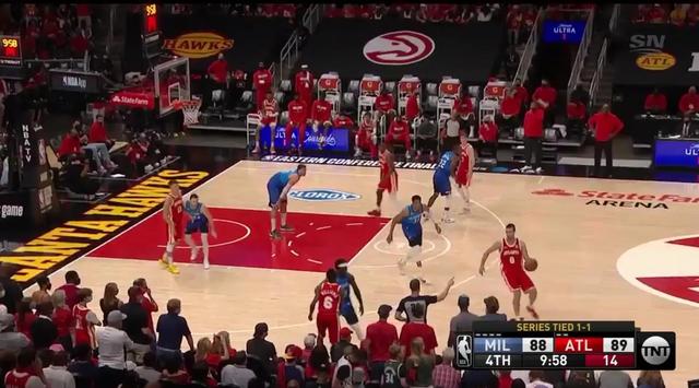正在直播NBA东决G3：特雷杨开场火热 雄鹿领先10分