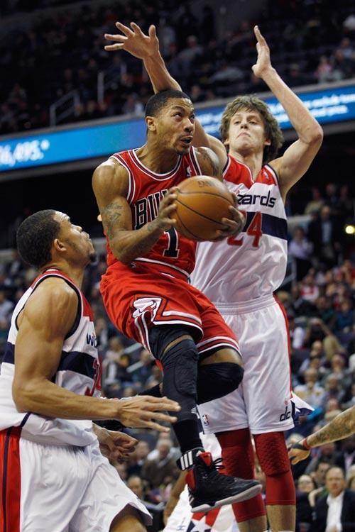 NBA球员拉杆多逆天？科比1v5，乔丹空中拧麻花，都比不上最后1人