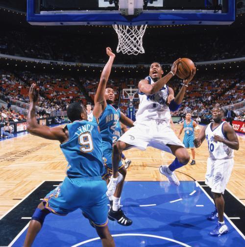NBA球员拉杆多逆天？科比1v5，乔丹空中拧麻花，都比不上最后1人