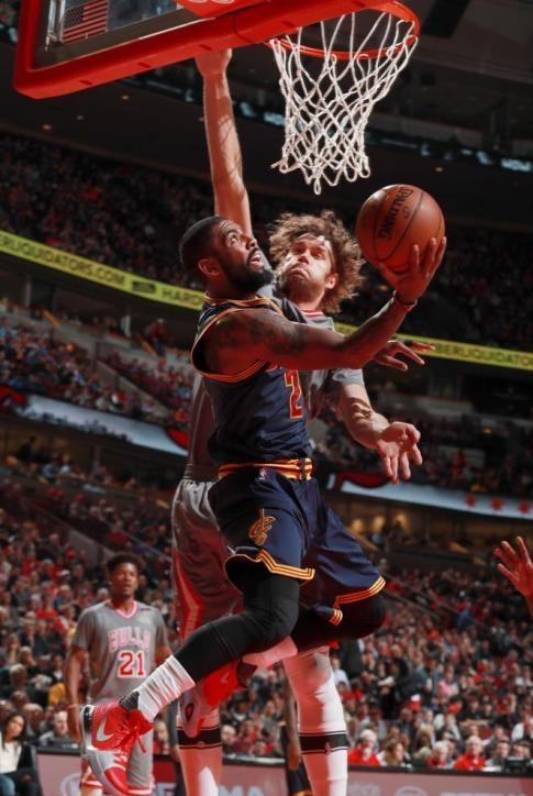 NBA球员拉杆多逆天？科比1v5，乔丹空中拧麻花，都比不上最后1人