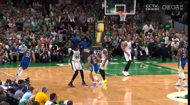 勇士回归，绿军未能书写奇迹！2022年NBA总决赛第六场回顾