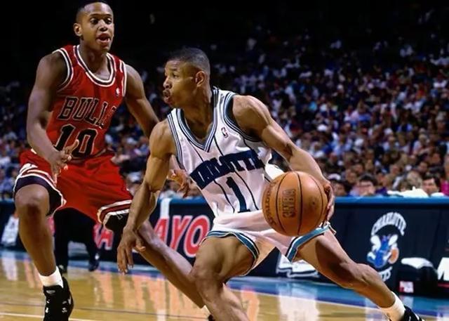 NBA历史最矮的球员，身高仅1.6米，大帽尤因防守乔丹，他是谁？