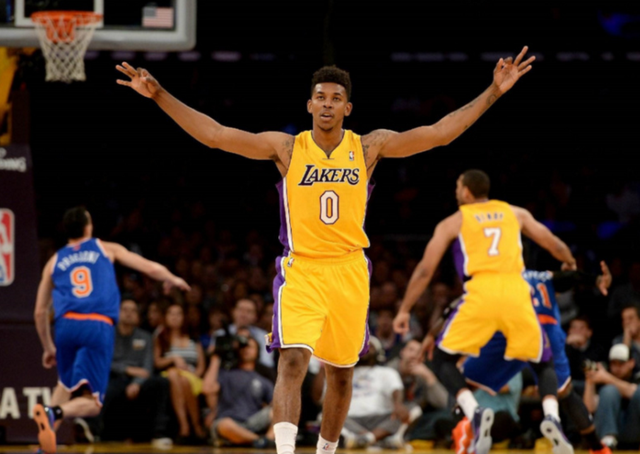 NBA5大装X失败时刻：科比詹皇都上榜，尼克杨提前庆祝惨打脸