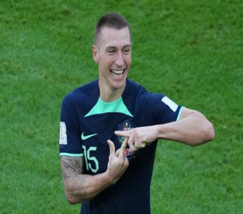 杜克本场数据：4次射门，打进全场唯一进球，6次赢得空中对抗