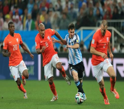 荷兰5-6阿根廷，世界杯战报：梅西进球！阿根廷晋级四强