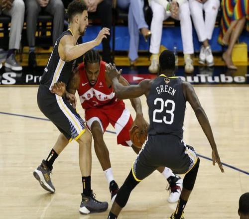 NBA直播：勇士vs猛龙，勇士主场不稳难大胜