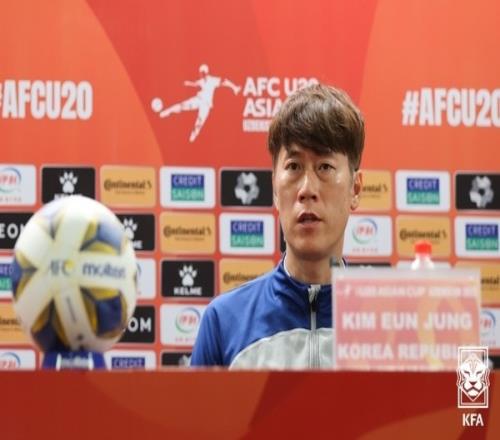 粤媒:韩国国青主帅金殷中曾在长沙金德踢球,对中国球员非常熟悉