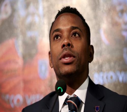 ESPN：罗比尼奥自愿上交护照，以表明自己没有潜逃的意愿