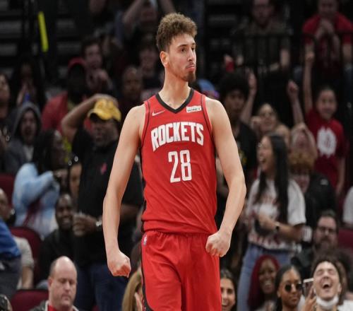 申京：我每次面对约基奇都相当兴奋 我尽全力对抗他