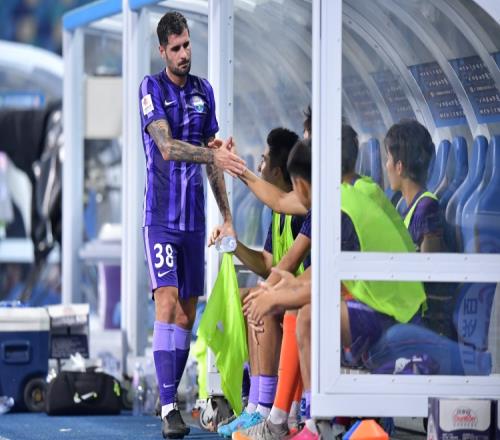 梅里达：教练对训练时间、强度的掌控到位，和武磊是朋友也是对手