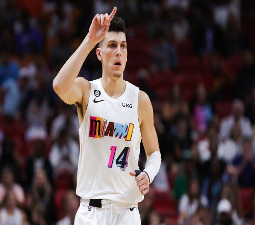 Woj：开拓者后卫已很多 无意希罗 想最大化利拉德的交易价值