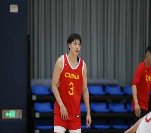 杨毅：塞尔维亚针对胡明轩调整很明显 知道他能突