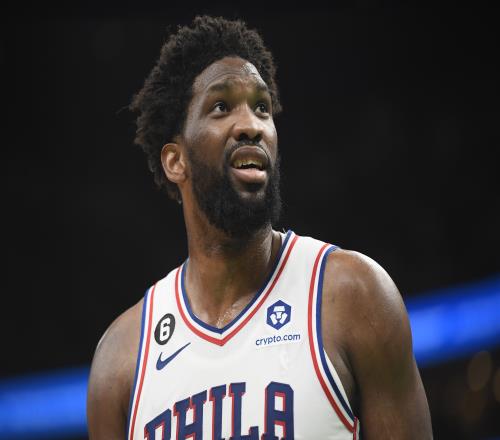 马克西称赞恩比德：这就是MVP 努力让所有队友参与到比赛