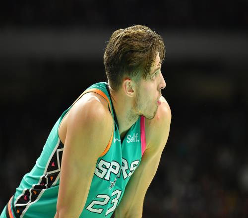 已经打得很棒！科林斯14中10高效砍下28分8板5助&正负值+19