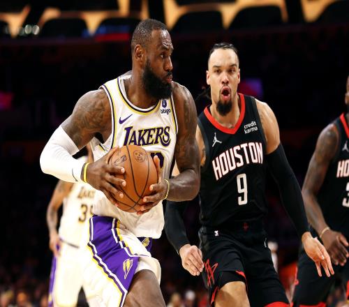 乌度卡：狄龙可以防守任何人 他是联盟最好的侧翼防守人之一