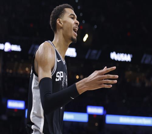 锡安：文班未来能拿两三次DPOY或MVP 他是个令人惊叹的球员