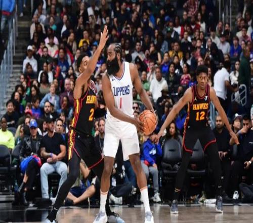 NBA常规赛，老鹰以110-93击败快船，默里21分!