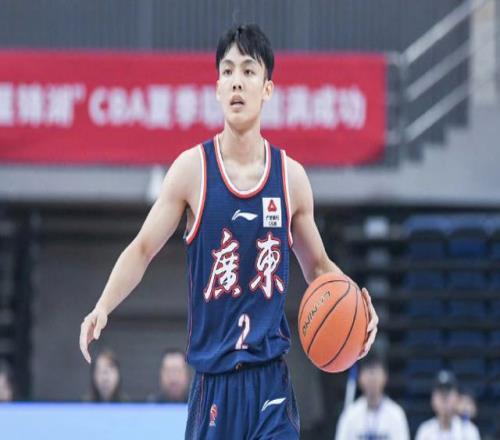 广东男篮穿99号球衣的是谁?