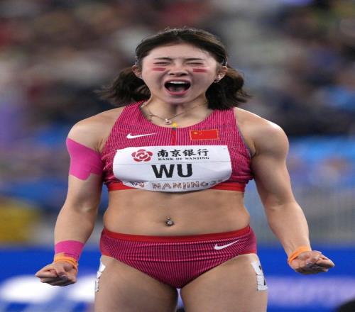 3月23日，在2025南京世界田联室内锦标赛女子60米栏半决赛中，中国选手吴艳妮以8秒01的成绩创造新的全国纪录。新华社发