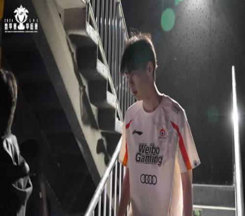 WBG赛间花絮:恭喜Zdz获得第二局MVP
