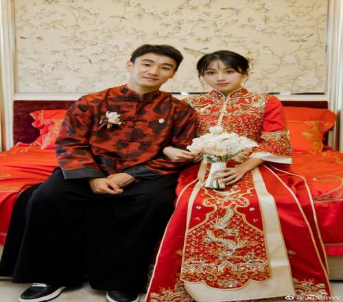 这..韦世豪妻子社媒遭刷屏：今天别碰豪哥！干韩国！给孙兴慜送果篮