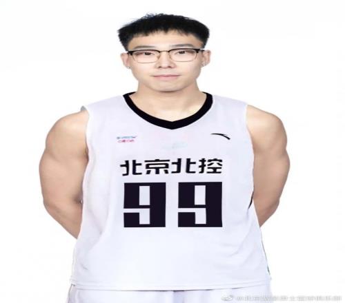 球员兼教练!探长:上赛季超三MVP杨皓喆将兼任北控三人男篮主帅