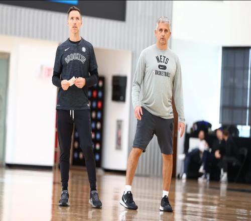 Woj：前篮网助教科科斯科夫签约老鹰加入斯奈德团队任首席助教