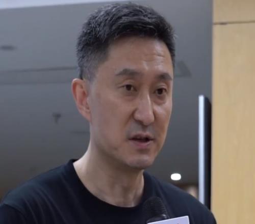 杜锋：年轻球员的表现还不够 希望他们可以把手机和游戏先放一放