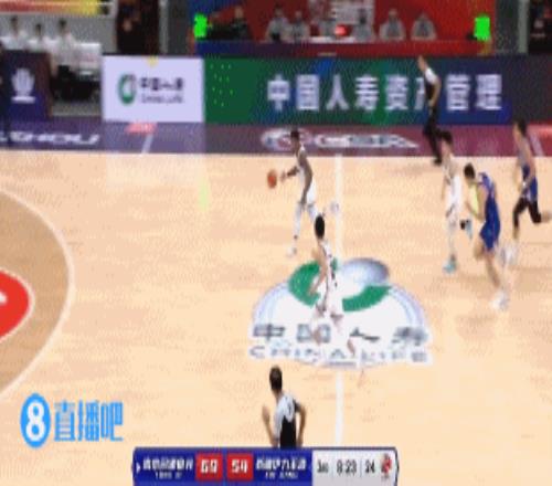 五大囧！林葳快下特意找皮特森要球 随后扣空篮打铁