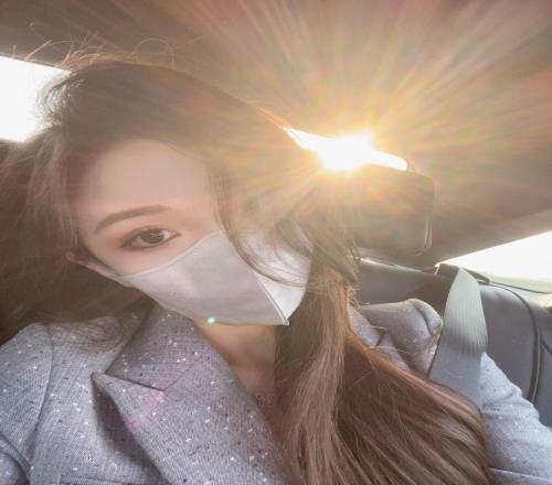 解说小鹿晒照：是有点炸毛的一天