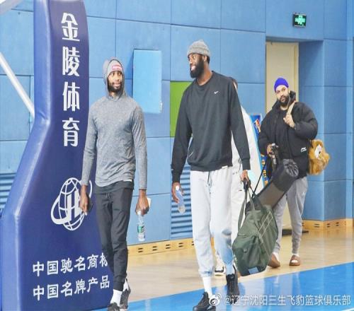 贾卡尔-桑普森首练引来“二哥”赞叹:这哥们太能跳了!