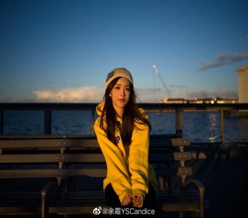 LPL主持人余霜晒照：