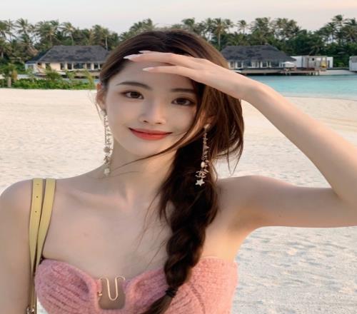 Ming绯闻女友1saye晒照:游泳~