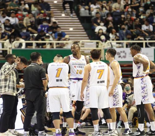 台职篮水平低?霍华德:太不尊重了 不是NBA外的球员都不会打球