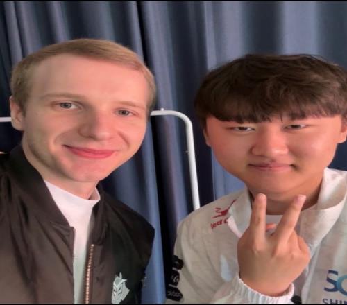 Jankos晒与Pyosik合照:在韩国玩得很开心,还见到世界冠军Pyosik