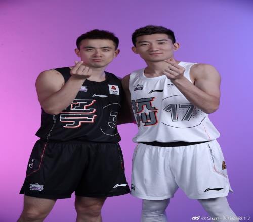 孙铭徽晒照：又是一年全明星完美结束 恭喜我bb赵睿荣获MVP