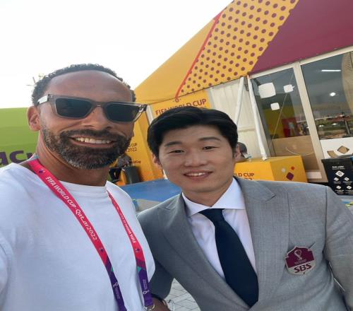 老友重逢！费迪南德在卡塔尔遇前队友朴智星