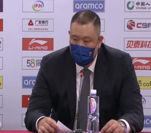 王晗:我觉得大家确实很拼了 对青岛小外援的防守没有做好